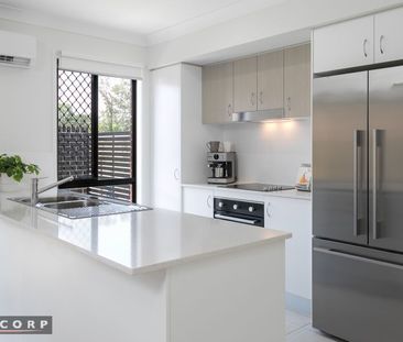 Modern 3-Bedroom Townhouse in a Desirable Location - Stylish & Spac... - Photo 6