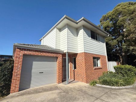 Modern Townhouse In Convenient Location - Photo 4