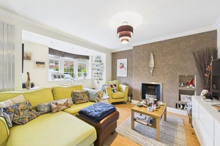 3 bedroom semi-detached house to rent - Photo 2