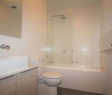 46 Lakeside Crescent, Keilor East VIC 3033 - Townhouse For Rent | D... - Photo 6