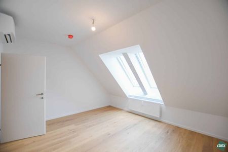 Erstbezug nach Sanierung: Charmante 2-Zimmer-Dachgeschoßwohnung mit Top-Lage - Photo 2