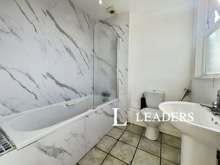 4 bedroom mid-terrace to rent Rugby Place, Brighton - Photo 4