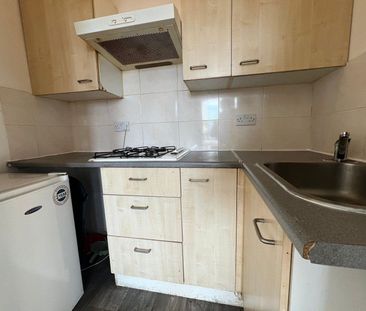 Studio flat with Seperate kitchen -Ilford Station -£900 PCM - Photo 1