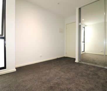 Larger Than Average Apartment!! - Photo 3