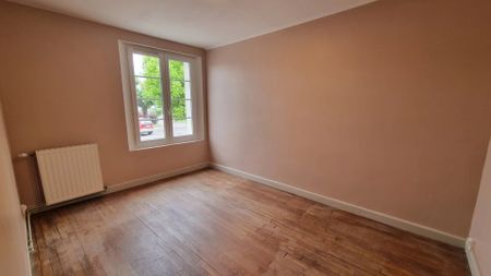 Dans un petit immeuble tranquille : trois pièces - Photo 3