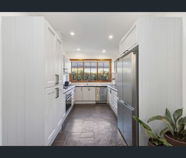 FULLY FURNISHED - CONTACT AGENT FOR AVAILABILITY - Photo 6