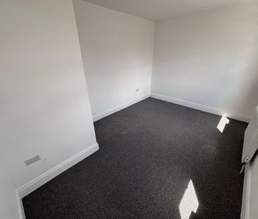 3 bedroom flat to rent - Photo 5