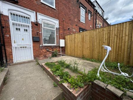 3 bedroom terraced house to rent - Photo 4