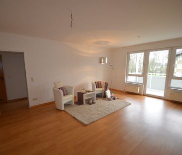 Moderne Wohnung mit sonnigem Balkon! - Photo 1