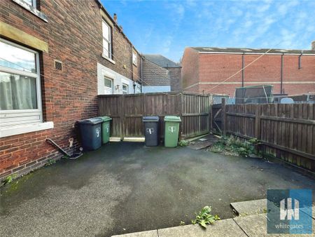 2 bedroom end of terrace house to rent - Photo 3