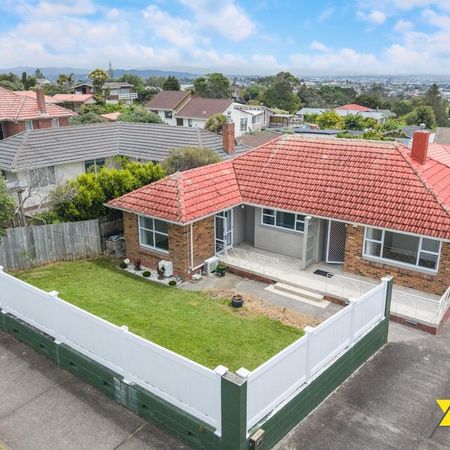 Warm, Practical Living in a Highly Convenient Location - Photo 3