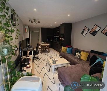 1 bedroom in a flat share to rent - Photo 2