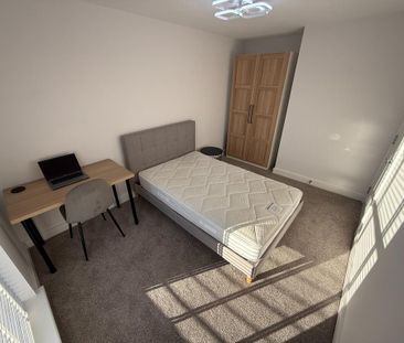 3 bedroom semi-detached house to rent - Photo 5