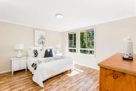 “Sun-Drenched Family Manor” - Photo 5