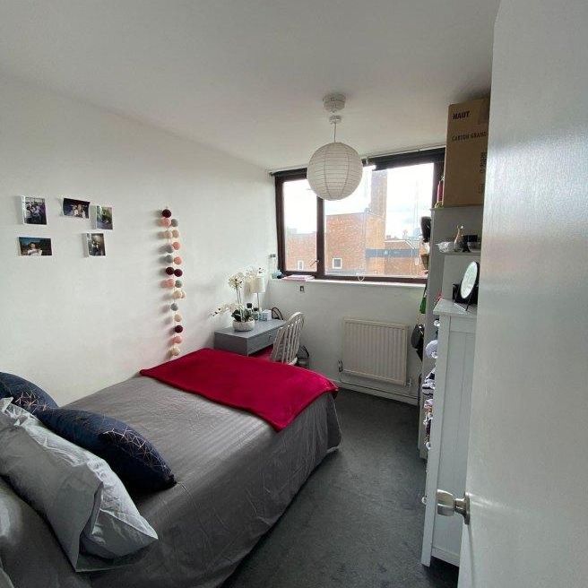 4 bedroom flat to rent - Photo 1