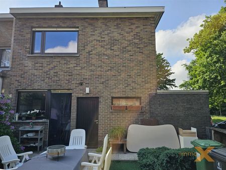 GEZELLIGE SEVENTIES WONING MET GARAGE EN TUINTJE - Photo 3
