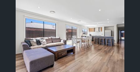 Family Haven in Coveted Phalaris Park Estate - Photo 2