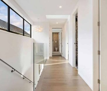 Stunning 4BR Jacks Point home - Photo 1