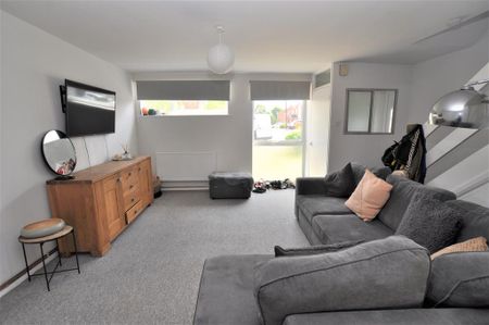 3 bedroom semi-detached house to rent - Photo 3