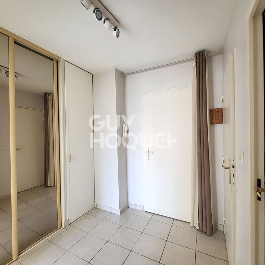 LOCATION d'un appartement de 2 pièces (55 m²) à BELLEVILLE EN BEAUJOLAIS - Photo 1