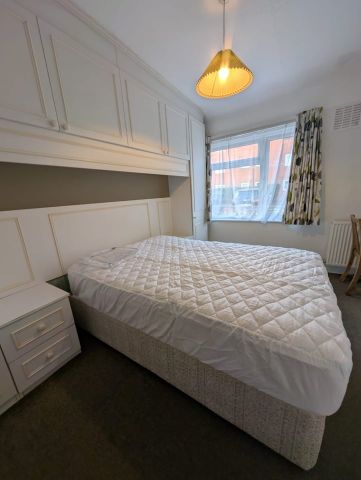3 Bed Semi-Detached House, Kelso Gardens, LS2 - Photo 4