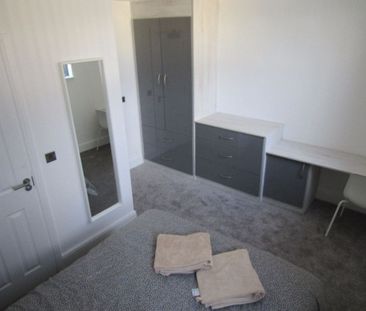 Kensington, Kensington Fields. - Photo 6