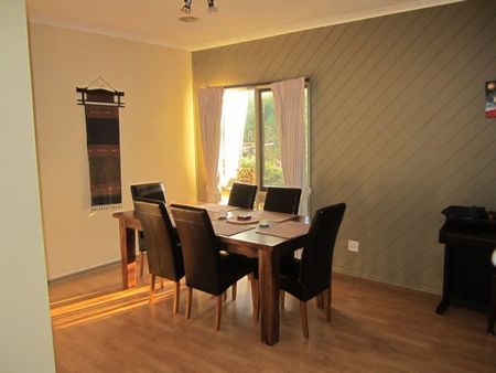 Light-Filled Family Home in a Quiet Battle-Axe Position - Photo 4