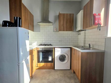 2 bedroom flat to rent - Photo 4