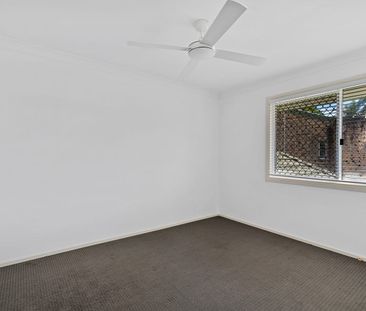 Low-Maintenance Coastal Living - Two-Storey Townhouse in Quiet Cul-... - Photo 2