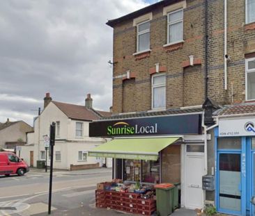 3 bedroom flat to rent - Photo 4