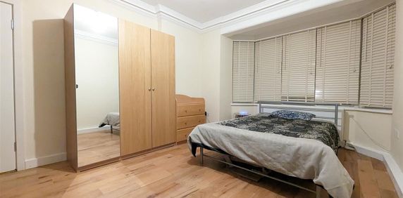 Riverview Gardens, Twickenham - Photo 2