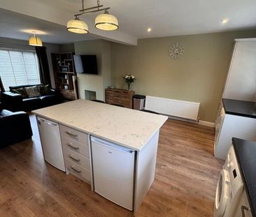 12 Raven Hill Court, Room 1, Shared Accomodation, Belfast, BT6 8FS - Photo 1