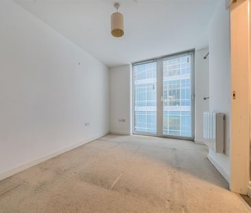 The Eye, Glass Wharf, Bristol - Photo 6