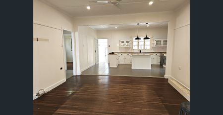 SPACIOUS 3 BEDROOM HOME WITH A 3 BAY SHED! - Photo 4