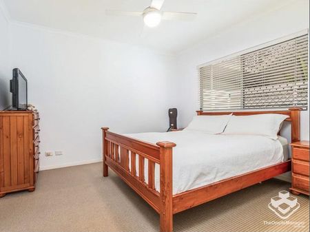 Stylish Two-Bedroom Apartment in Prime Bowen Hills Location - Photo 2