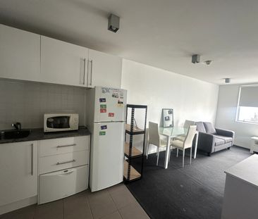 Sunny One Bedroom Apartment with Large Balcony - Photo 4