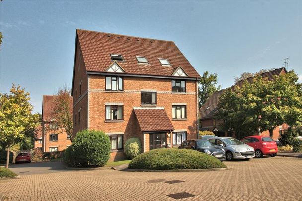 Tintagel Way, Woking, Surrey, GU22 - Photo 1