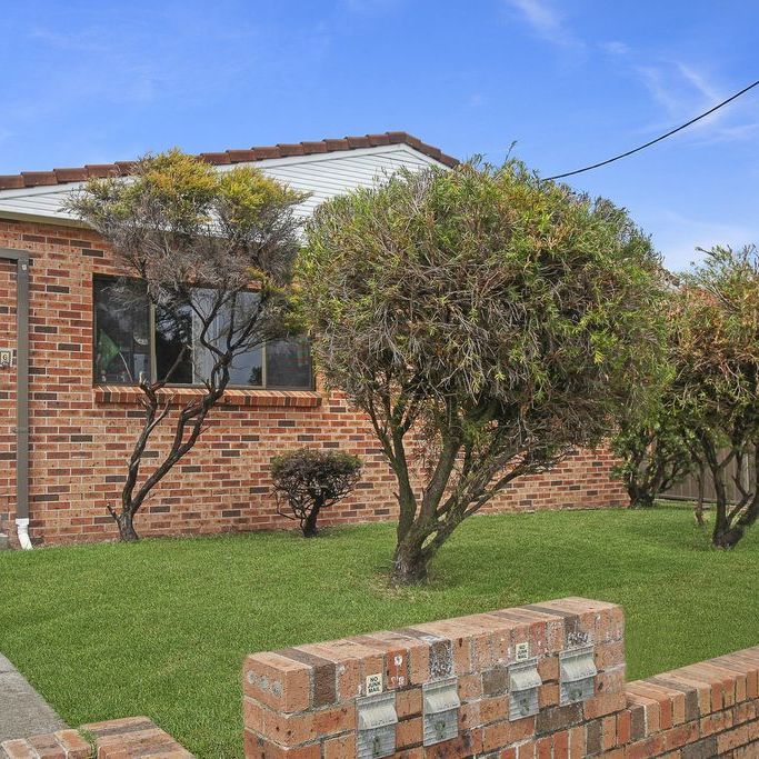 Two Bedroom Unit – Steps from the Beach! - Photo 1