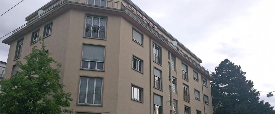 Appartement de 2 pièces au 4ème étage qui se compose comme suit: Hall d'entrée, séjour, cuisine agencée, une chambre à coucher et une salle de bain/WC. Une cave à bien plaire complète le bien. L'immeuble bénéficie d'aide et les candidats retenus devront - Photo 1