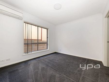 Two bedroom home, prime location! - Photo 3