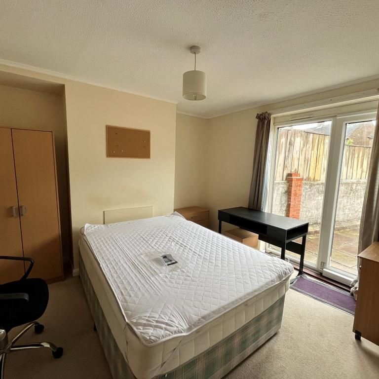 5 bedroom semi-detached house to rent - Photo 1