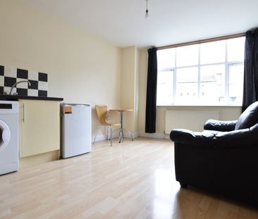 1 Bed Flat, T L House, LU1 - Photo 2