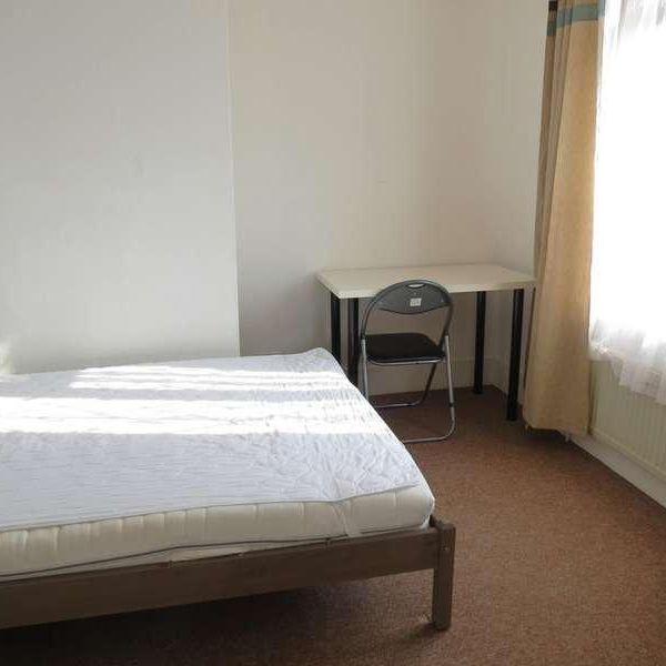 Bedroom Detached House In Winton, BH9 - Photo 1