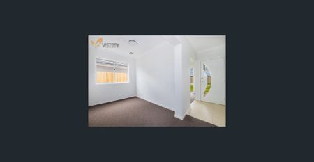 Park facing 4 bedroom house for rent in Schofields - Photo 3