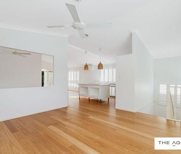 4 Bedroom Coastal Living at Its Best! - Photo 2
