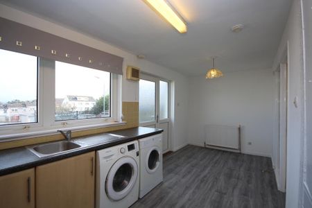 2 bedroom end of terrace house to rent - Photo 3