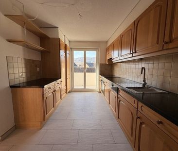 Generous living in charming style - Photo 3