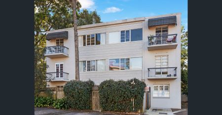 Beautifully Presented Apartment ** Available 06/12/25 ** - Photo 2