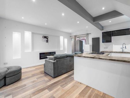 3 bedroom semi-detached house to rent - Photo 3