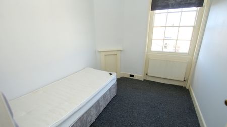 Flat 4, 32 Montpellier Villas, CHELTENHAM GL502XF - Photo 5